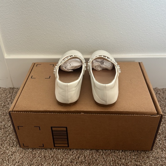 Dream Pairs White Flat Ballerina Shoes with Pearl Straps - Picture 3 of 7